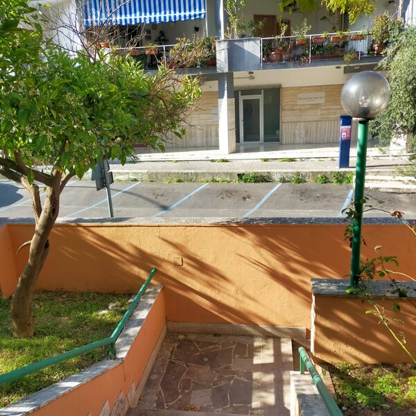 Parcheggio di fronte alla struttura 
