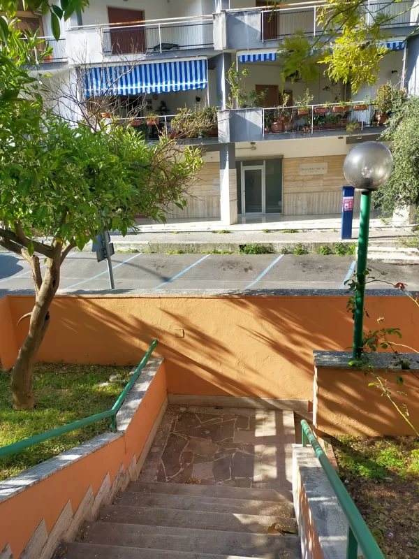 Parcheggio di fronte alla struttura 